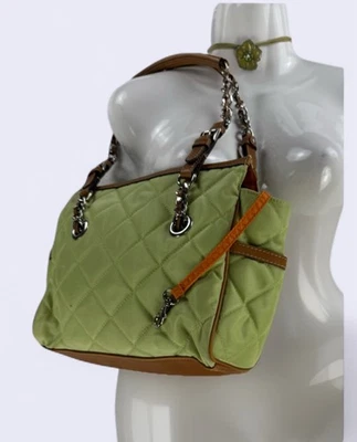 Bolso de hombro acolchado con correa de cadena de nailon y cuero con logotipo Bogner verde Foto 1 de 4