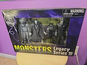 ๐ฌ Universal Studios Monsters Legacy Series III Phantom Invisible Man Metaluna - Picture 1 of 8