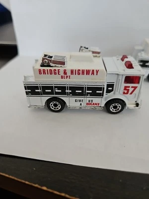 Camión eléctrico auxiliar de juguete Matchbox #57 1991 vintage puente blanco y carretera  Foto 1 de 4