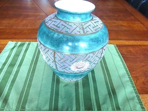 Asiático antiguo jarrón de porcelana urna latón incrustación floral diseño multicolor - Imagen 1 de 8