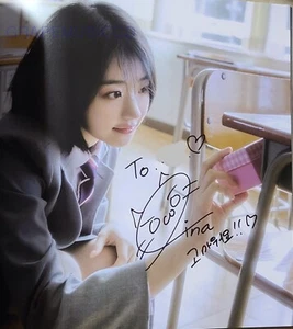QWER 1ST MINI ALBUM MANITO K-POP HINA REAL SIGNED AUTOGRAPHED CD - Picture 1 of 4