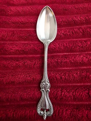 Старая колониальная чайная ложка Towle из чистого серебра 15 1/2 дюйма с монограммой 1899 - Изображение 1 из 4