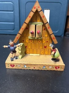 Caja de música suiza vintage animada de madera de la Selva Negra casa de campo Brahms canción de cuna - Imagen 1 de 9