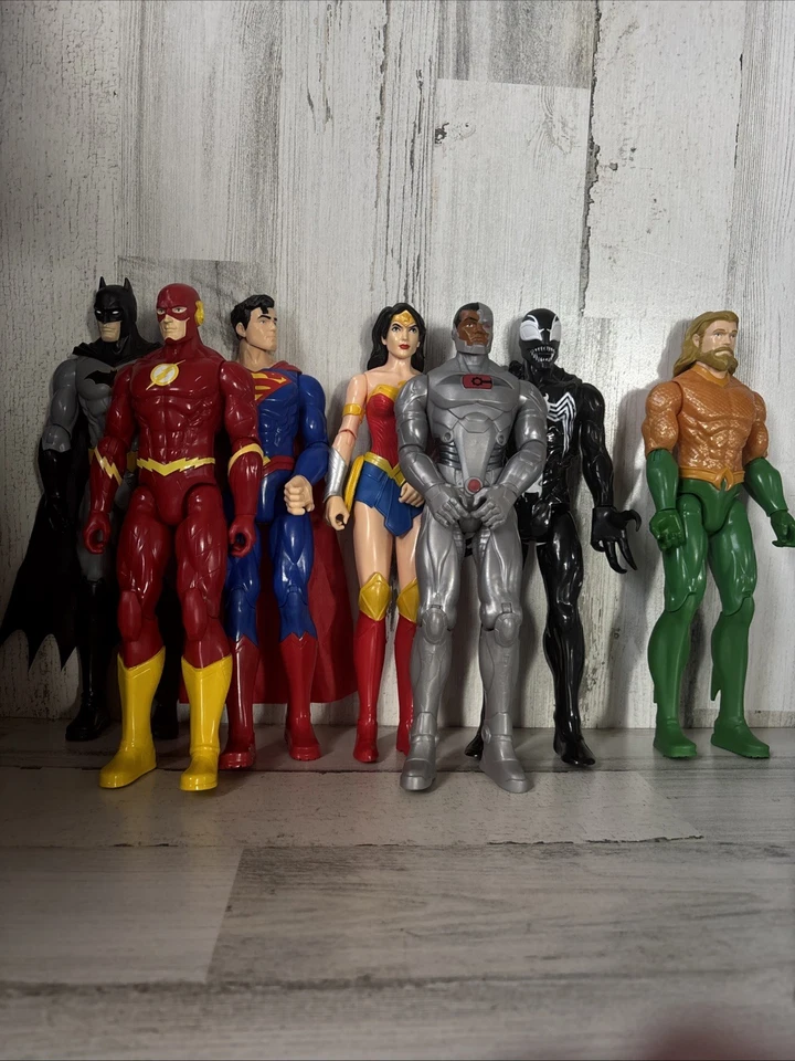 Lote de 7 bonecos DC Comics True Moves 12” BATMAN CYBORG AQUAMAN FLASH - Imagem 1 de 4