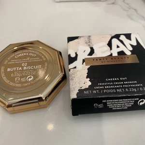 FENTY BEAUTY BY RIHANNA CHEEKS OUT FREESTYLE CREAM BRONZER BUTTA BISCUIT #02 NIB - Picture 1 of 6