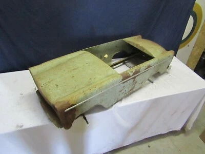 ancienne voiture a pedales peugeot 404 - Photo 1/4