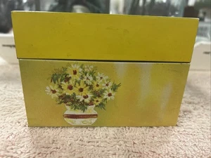 Vintage Ohio Art Co Tin Recipe Box Yellow Daisy MCM 21 New Recipes Index Guides - Picture 1 of 12