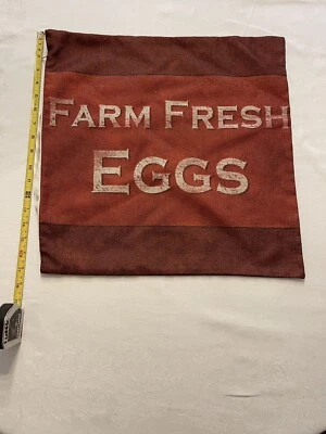 Funda de almohada de granja ~ 17 por 17 ~ HUEVOS FRESCOS DE GRANJA rojo oscuro Foto 1 de 2