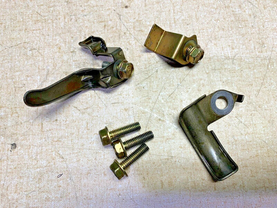 1992 HONDA SHADOW 1100 CRANKSHAFT SENSOR WIRE HOLDER BRACKETS BOLTS - Image 1 of 1