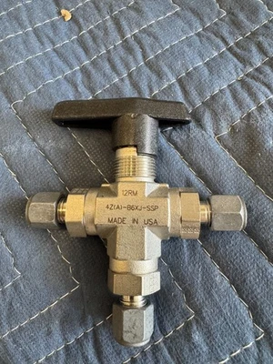 Válvula de bola de tres vías Parker 12RM 4Z(A)-B6XJ-SSP serie B 4Z-B6XJ-SSP Foto 1 de 3