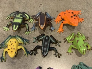 Toy Frog Figures Lot Of 12 All Different - Picture 1 of 3