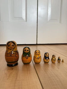 Vintage Russian Nesting Doll 6 Piece Set Hand Painted Neutral 70s - Bild 1 von 16
