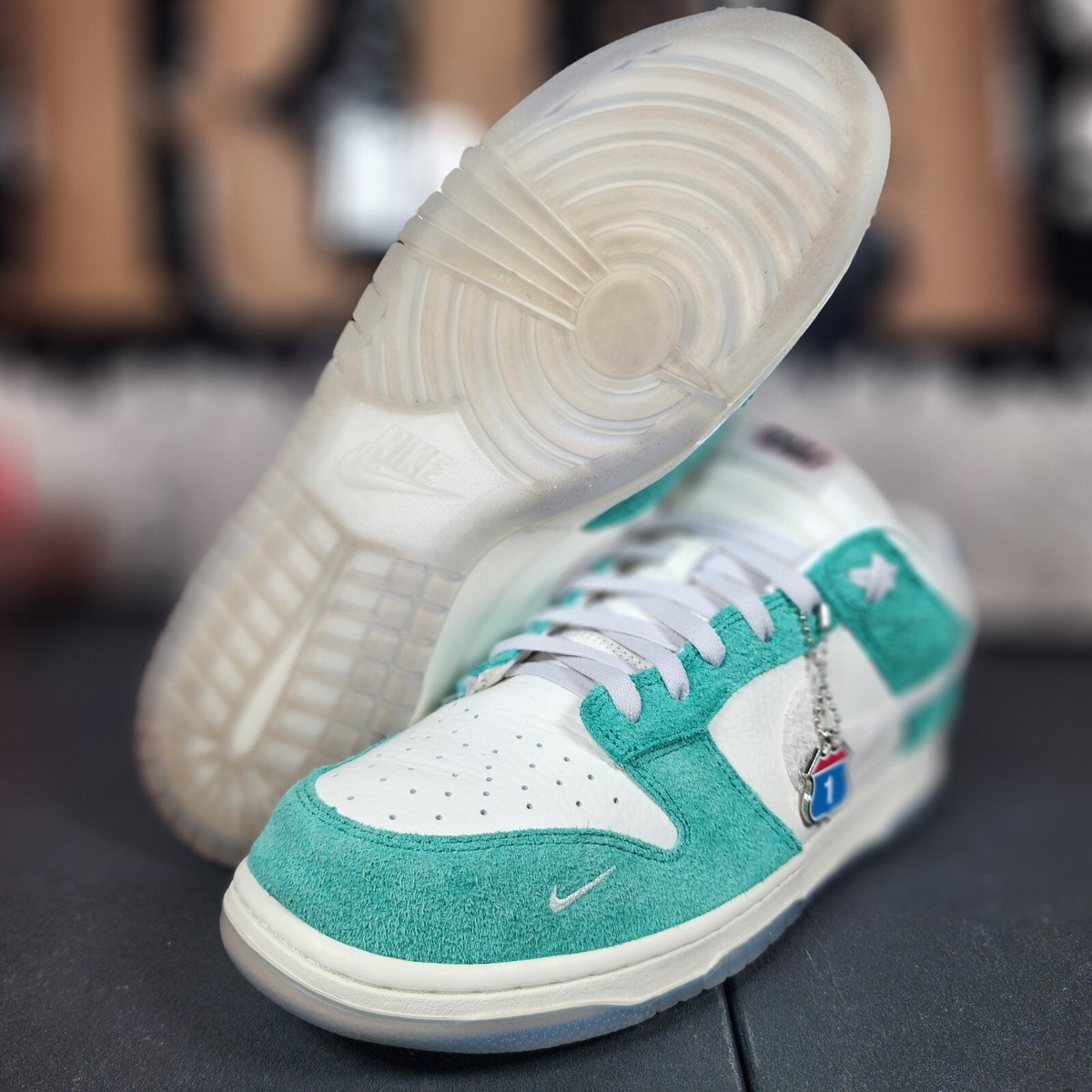 Nike Kasina x Dunk Low Road Sign for Sale | Authenticity Nike Kasina x Dunk Low Road Sign for Sale | Authenticity