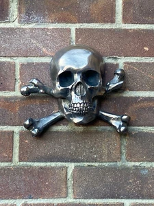 Calavera y huesos cruzados, figura de Jolly Roger Pirate Cast - Imagen 1 de 5