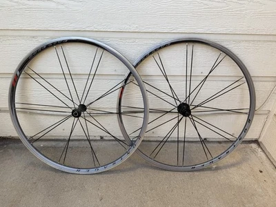 Juego de ruedas de carretera Bontrager Race Lite cubierta freno cuña/SRAM 10 velocidades plateado Foto 1 de 4