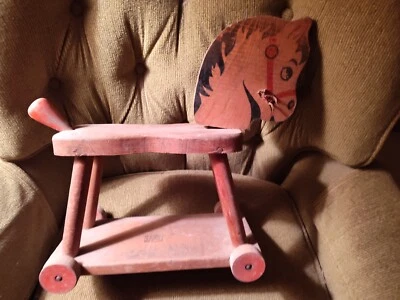 Cavalo de madeira vintage com rodas de madeira Fisher Price 1943-44 - Imagem 1 de 4