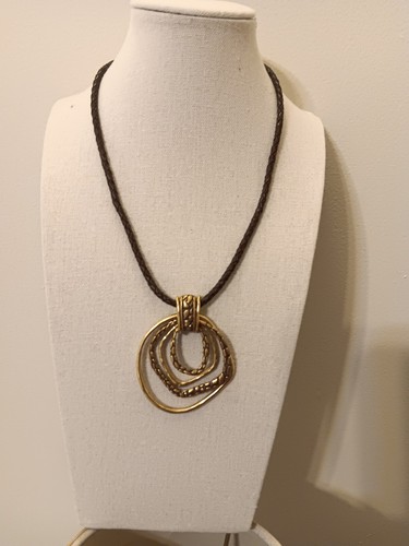 VETEMENTS Collana con ciondolo in corda Chicos