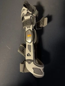 Rodillera Don Joy OA Nano XS IZQUIERDA Medial Plateada Nueva Sin Caja NUNCA USADA Fútbol - Imagen 1 de 6