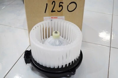 1pc DENSO BLOWER MOTOR No TG116360-12504D TOYOTA FORTUNER 2005-14 FOR REAR Foto 1 de 4