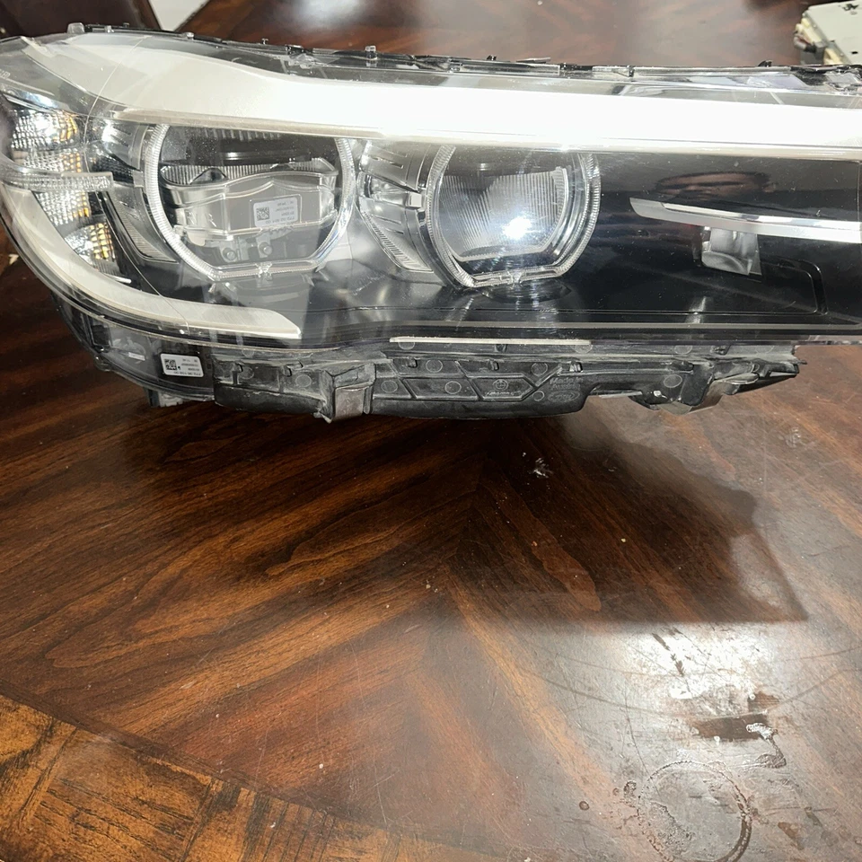 BMW 750i 2016 2017 2018 2019 LED sin faro de diseño de halo derecho usado OEM usado Foto 1 de 4