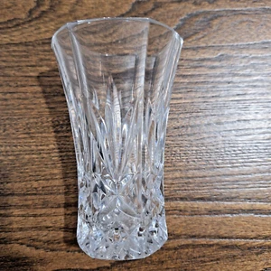 Heavy Crystal Flower Vase Design 13cms Tall 8cms wide - Picture 1 of 4
