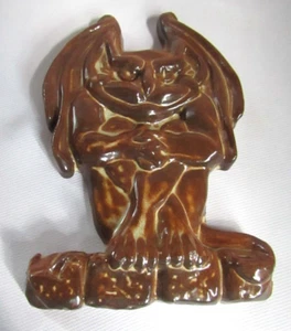 VINTAGE STUDIO ART POTTERY BROWN GARGOYLE WALL PLAQUE ARTIST SIGNED - Picture 1 of 3