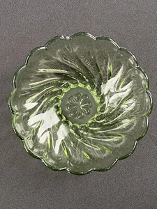 Vintage MCM Hazel Atlas 4.5 Colonial Swirl Shell Green Berry Bowl - Picture 1 of 8