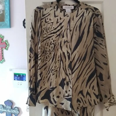 VTG JONES NEW YORK SILK 2 Pc STRAIGHT  SKIRT & TOP SKIRT SUIT Size 4 Animal  - Image 1 of 4