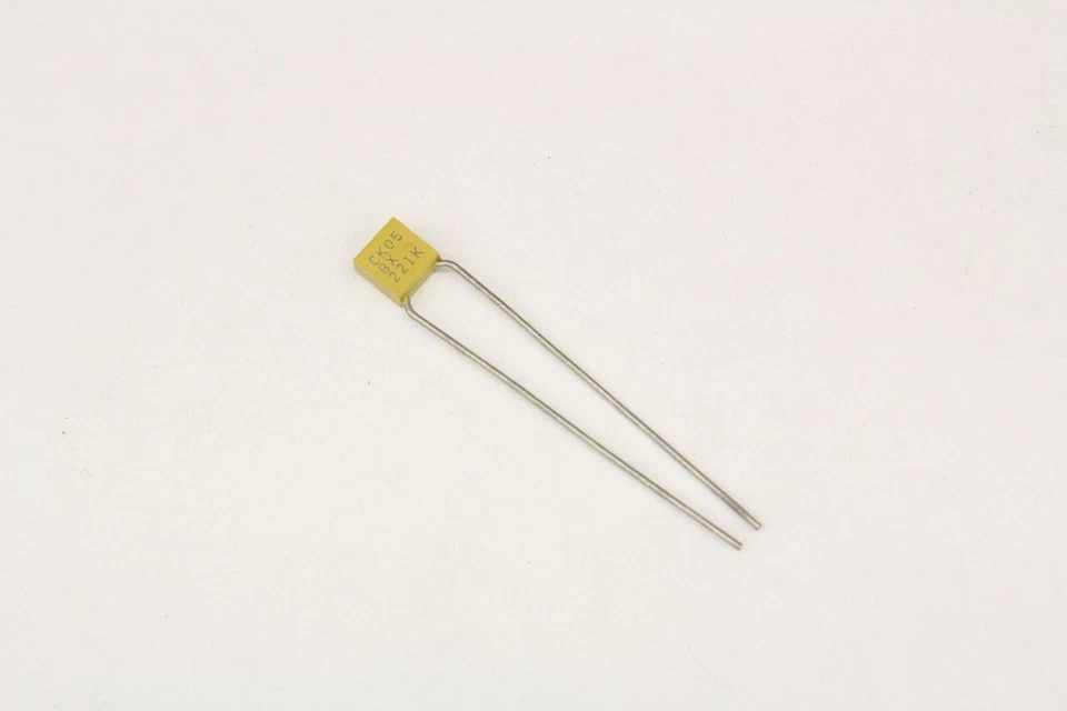 LOTE DE 100 CK05BX221K KEMET Foto 1 de 1