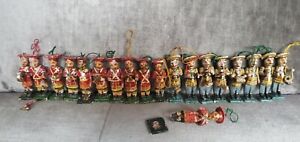 19 VINTAGE HAND PAINTED WOODEN TOY SOLDIERS MARCHING BAND Made in India 