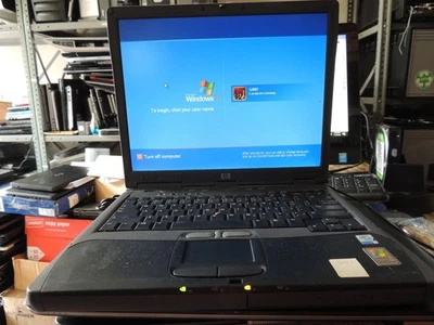HP OmniBook 6100 Intel Pentium 1II 512k RAM/20GB HDD/WINDOWS XP PRO Foto 1 de 4