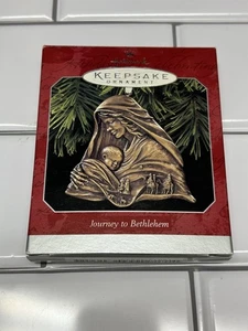 1998 Hallmark Reise nach Bethlehem Jesuskind Krippe Weihnachtsgeschichte Ornament - Bild 1 von 2