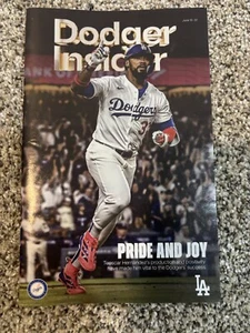 2025 Dodgers Insider TEO Teoscar Hernandez WORLD CHAMPIONS Shpd n Crdbrd Envpe - Bild 1 von 1