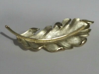 Broche moderno de penas/folhas meados do século--Goldtone-sem marca - Imagem 1 de 4