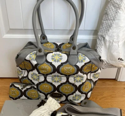 Bolsa de pañales inferior petunia pepinillo cuero pastel fondant mermelada Hampton Laser Foto 1 de 4