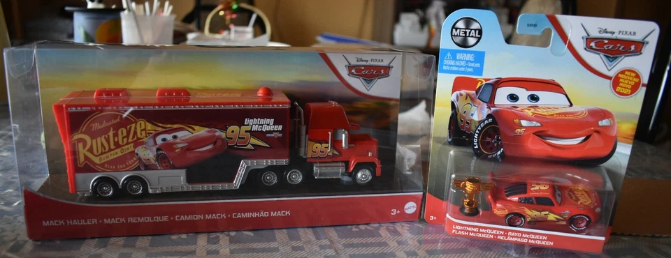 Disney Pixar Cars Mack Hauler Arrival 2021 Die Cast Scale 1 55