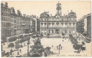 LYON 69 Place des Terreaux CPA animée écrite à Mr Victor Vignon en 1917 - Picture 1 of 2