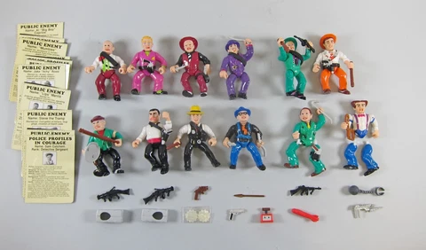Dick Tracy Setof 12 Figures Cards Accessories Weapons Playmates Disney 1990 Cover
