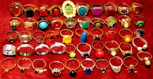 (50) UNUSED 1960s - 1970s METAL GUM BALL MACHINE OR FIVE & DIME STORE TOY RINGS - Picture 1 of 1