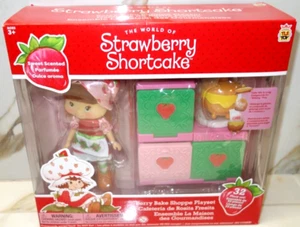 Strawberry Shortcake 5.5" Berry Bake Shoppe Playset & Doll TLS - Picture 1 of 9