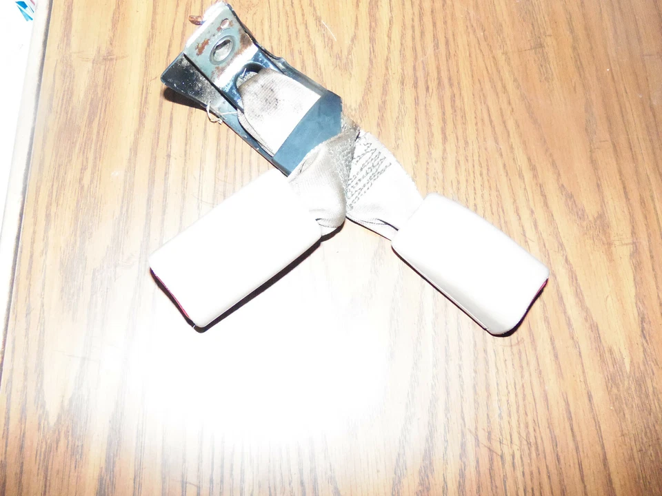 OEM 1996-1999 Ford Taurus Rear Left & Center Seat Belt-Buckle Foto 1 de 2