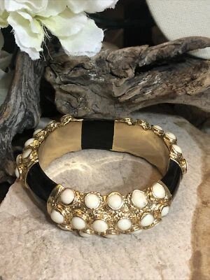 2. Pulseira preta branca cremosa tom dourado CC SKYE - Imagem 1 de 4