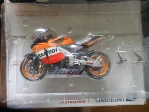 New Honda RC211V Valentino Rossi Motorcycle 1/12 Scale 2003 By Sonic Internation - Picture 1 of 6