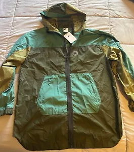 Nike Men’s Windbreaker Rain Jacket Hoodie Large New Green L NWT $110 MSRP - Picture 1 of 4