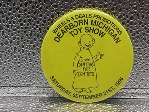 Dearborn Michigan Toy Show Ruedas y Ofertas Promociones Septiembre 1996 Botón Pinback - Imagen 1 de 7