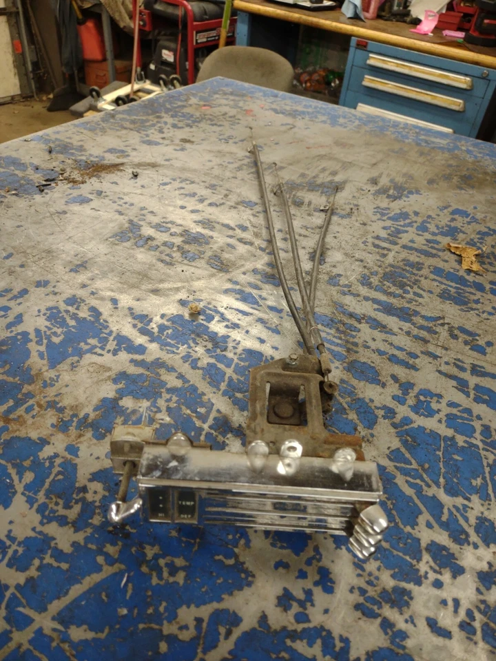 Oldsmobile Cutlass F85 1965 tablero calefacción ventilador controles con cables bonito Foto 1 de 4