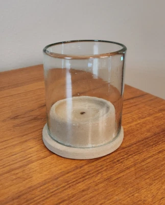 PORTAVELAS PEQUEÑO HURACÁN ARENISCA GRANERO CERÁMICA VIDRIO RECICLADO 4" X 3.5" Foto 1 de 3