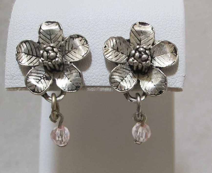 "Preciosos pendientes colgantes de cristal rosa con flores de 5 pétalos de peltre 3D 1"" poste perforados" Foto 1 de 4