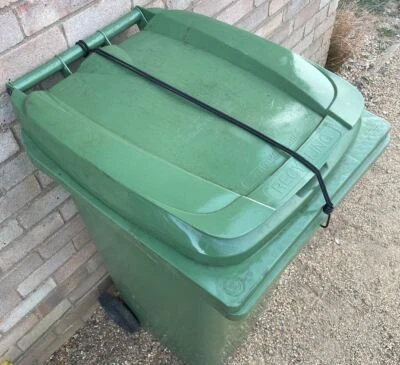 Wheelie Bin Straps Lid Securing Tie Down Strap No Drilling Bungee Cord Black - Image 1 of 4