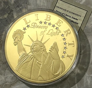 Estatua de la Libertad "Faro de Luz" ENORME 4" MEDALLA ENCHAPADA EN ORO PRUEBA DE MONEDAS con certificado de autenticidad - Imagen 1 de 12
